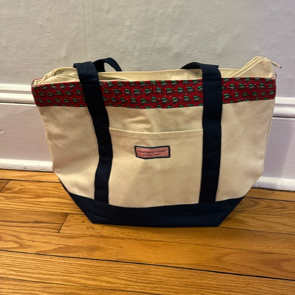 Christmas 🛻 🌲 tote by Vineyard Vines. Used.